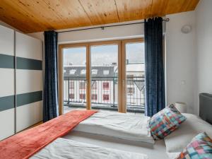 Łóżko lub łóżka w pokoju w obiekcie Apartment Penthouse 1 by Interhome
