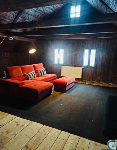 Posezení v ubytování Chata nad Dziką Orlicą z jacuzzi