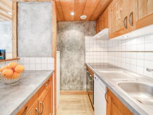 Kuchyň nebo kuchyňský kout v ubytování Studio Palafour - Le Lac-4 by Interhome