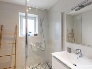 Ένα μπάνιο στο Holiday Home Les Dunes by Interhome