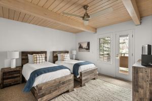 Standard 2 Bedroom Aspen Alps #407 tesisinde bir odada yatak veya yataklar