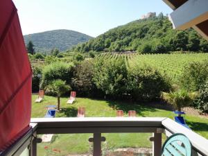 Ein allgemeiner Bergblick oder ein Berglick von der Pension aus