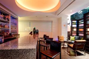 a bar with chairs and a table in a room at Hotel Novit in Mexico City