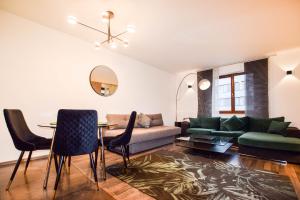 Część wypoczynkowa w obiekcie Apartament z widokiem na Wawel w centrum miasta