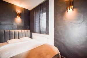 Łóżko lub łóżka w pokoju w obiekcie Apartament z widokiem na Wawel w centrum miasta