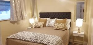 Ένα ή περισσότερα κρεβάτια σε δωμάτιο στο Very Glam Apartment 6 Miles From Hard Rock Stadium and Casino