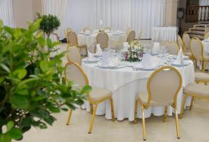 A seating area at Alborán Algeciras Még 37 kép