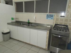 Una cocina o cocineta en Casa Recife Pousada 144 fotos más