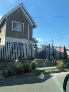 a house with a fence in front of it at Comoda y amplia casa en sector residencial in Coquimbo