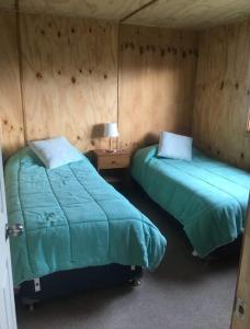 Un pat sau paturi într-o cameră la OmShanti