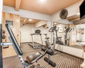 The fitness centre and/or fitness facilities at Quality Inn near Toms River Corporate Park