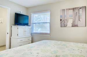 
A bed or beds in a room at 10 C One Bedroom Condo
