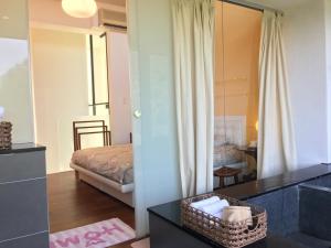 Letto o letti in una camera di 礁溪好好沐包棟溫泉Villa 龜山島景觀 客餐廳可開伙 KTV Netflix 禁菸 戶外平面停車
