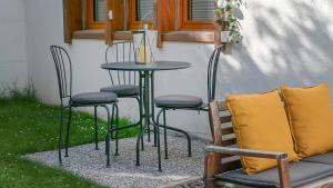 Φωτογραφία από το άλμπουμ του Ambassador Yellow Home σε Grächen