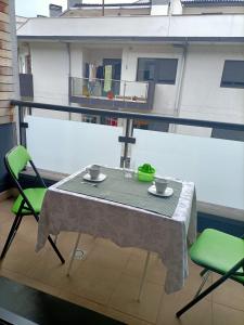Balkón nebo terasa v ubytování Relájate en Ramales de la Victoria, apartamento con piscina y parking