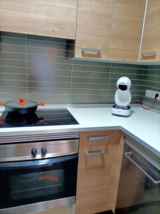Kuchyň nebo kuchyňský kout v ubytování Relájate en Ramales de la Victoria, apartamento con piscina y parking