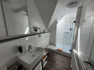 Koupelna v ubytování Hotel zum ehem. königl. Bayr. Forsthaus + 32 fotografií