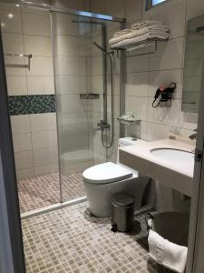 Ένα μπάνιο στο 玉灣鵬灣民宿Jade Bay B&B +37 φωτογραφίες