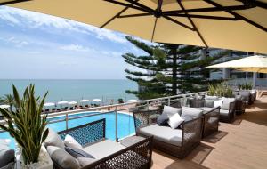 Bazén v ubytování Medplaya Hotel Riviera - Adults Recommended nebo v jeho okolí