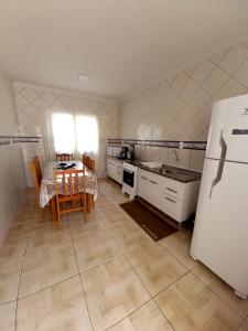 מטבח או מטבחון ב-Casa Aconchegante com ampla área de lazer