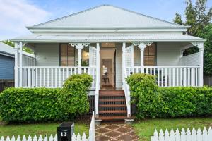 a white house with a white fence in front of it at Sierra Cottage - A Homely Space, Superb Location in Toowoomba