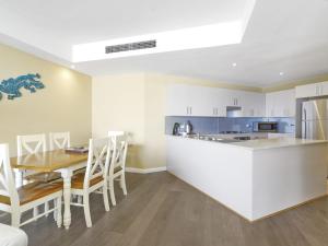 Kuchyň nebo kuchyňský kout v ubytování Ocean Views Unit 24