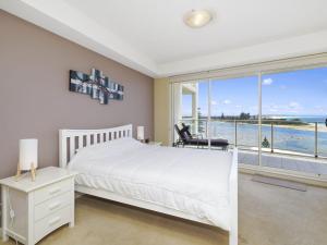 Postel nebo postele na pokoji v ubytování Ocean Views Unit 24