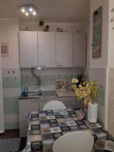 Η κουζίνα ή μικρή κουζίνα στο Sweet Home Danube Liman Apartment