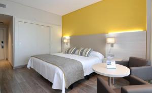 Postel nebo postele na pokoji v ubytování Medplaya Hotel Riviera - Adults Recommended