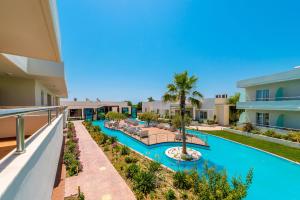 Bazén v ubytování Afandou Bay Resort Suites nebo v jeho okolí