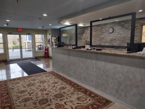 Hilltop Inn & Suites - North Stonington