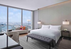 Uma cama ou camas num quarto em Niccolo Suzhou