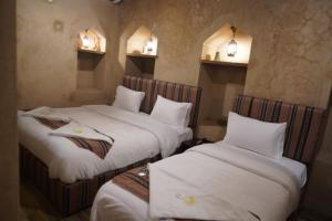 Postel nebo postele na pokoji v ubytování نزل مزارعة التراثية mazarah heritage inn