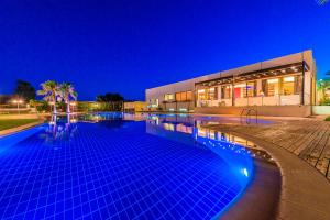 Bazén v ubytování Afandou Bay Resort Suites nebo v jeho okolí