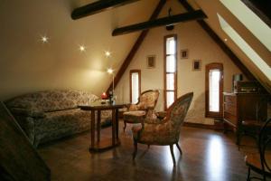 A seating area at Apartments Zámoček Staré časy