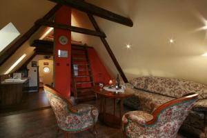 A seating area at Apartments Zámoček Staré časy