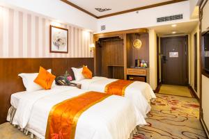 Postel nebo postele na pokoji v ubytování Fu Hua Hotel + 34 fotografií