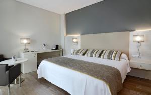 Postel nebo postele na pokoji v ubytování Medplaya Hotel Riviera - Adults Recommended