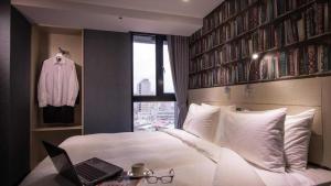 Postel nebo postele na pokoji v ubytování Yi Su Hotel-Taipei Ningxia