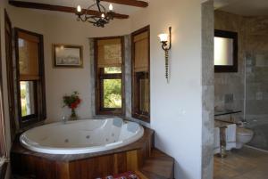 Bilik mandi di An unspoilt setting, luxurious surroundings and a warm, personal welcome +15 gambar