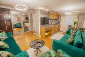 A kitchen or kitchenette at La Palace Exclusive Design