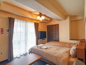 Ліжко або ліжка в номері Terrace Resort Mihama Chatan