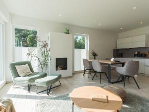 a living room with a table and chairs and a fireplace at Feriendomizil im Luftkurort - Ferienhaus-Sauna-See-Hund in Krakow am See