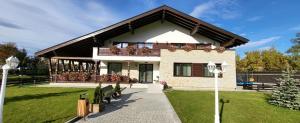O grădină în afara Niro Residence
