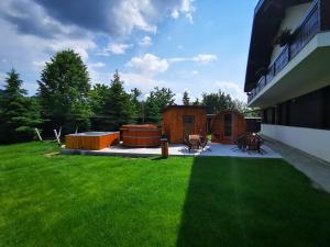 O grădină în afara Niro Residence
