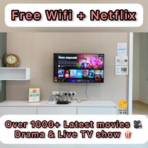 A television and/or entertainment centre at Entire 4 Bedroom Landed House, Yong Peng, Johor, Malaysia - Suitable for leisure, wedding & Big group travellers, Free Netflix, In- House Parking, 1min to Dragon Temple, 5 mins to MCD& KFC, 30 mins to Organic Farms