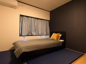 Postel nebo postele na pokoji v ubytování Guest House Suzumeno Kakurembo