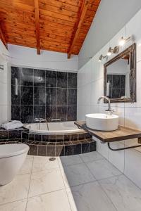 Koupelna v ubytování Luxury Mansion Rhodes