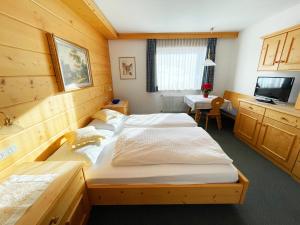Кровать или кровати в номере Residence Lastei