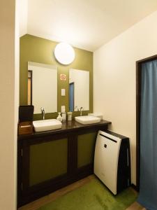 Kuchyň nebo kuchyňský kout v ubytování Guest House Suzumeno Kakurembo